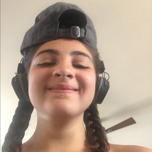 Meet your Posher, Phoebe